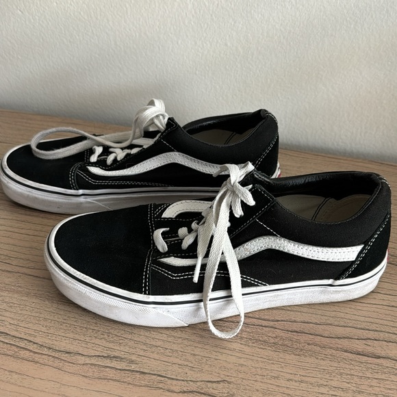 *like new* Old Skool Classic Vans - Picture 2 of 8